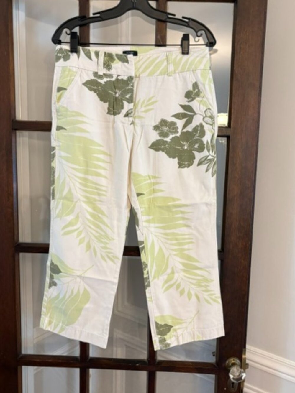 J.Crew Favorite Fit Khaki Capris in Botanical Print, Size 6